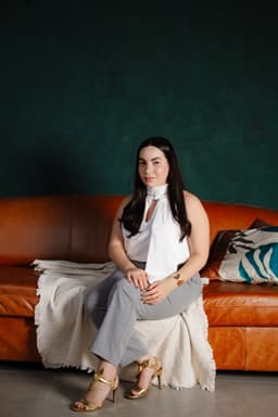 Foto de Profa. Harielle Cavalcante, docente da StartClass Cursos em Manaus